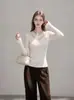 Suéter de punto slim-fit, elegante y versátil, estilo francés, con escote en V y patchwork de encaje para mujer, nueva colección de otoño 2026, perfecto como capa interior