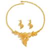 Set de Aretes y Collar Popular para Mujer de Oriente Medio Transfronterizo Diseño Geométrico Plisado Torcido Metal Cadena Larga para Clavícula para Mujer