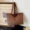 Bolsa Tote Grande de Capacidad Simple para Viajes Diarios Europeos y Americanos para Mujer, Bolso de Hombro Individual Retro Esmerilado de Temperamento de Alto Valor