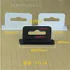 Gancho para agujero de avión hebilla de triángulo de plástico embalaje en caja de color gancho de plástico caja de papel plana tridimensional oreja colgante hebilla colgante