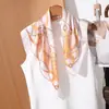 Elegante Bufanda Cuadrada de Imitación Seda con Estampado de Cadena Chal Versátil Bufanda de Cuello de Gama Alta Pañuelo para la Cabeza Bufanda de Seda Bufanda para Mujer