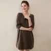 25 Novos Vestidos Longos de Cashmere Grossos de Gola Redonda para Outono e Inverno Vestido Suéter de Tricô Elegante Solto no Joelho Feminino