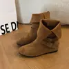 Botas Jeans Curtas Estilo Retrô para Mulheres Simples Western 2026 Outono Fivela de Cinto Botas com Salto Escondido Botas de Moda em Camurça