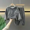 Roupa de Menino Roupas de Primavera e Outono Infantis 2026 Nova Blusa de Moletom para Meninos Roupa Esportiva Primavera e Outono Roupa Elegante para Bebê