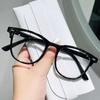 Las nuevas gafas con montura de luz azul anti-luz roja con uñas de arroz para estudiantes son gafas planas que se pueden usar para la generación de gafas coreanas de miopía.