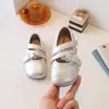 Sapatos Quadrados de Princesa para Meninas Prata Elegantes Sapatos Baixos de Cadarço para Mulheres 2026 Primavera/Outono Novos Sapatos de Couro para Crianças de Tamanho Médio a Grande