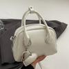 2025 Nova Bolsa de Bowling de Couro Oleoso Cremoso Estilo Coreano para Segurar na Mão Bolsa Transversal Versátil Estilo Ocidental para Commuter para Mulheres