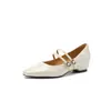 Sapatos Mary Jane femininos estilo pele de ovelha com bico fino e salto grosso, apresentando design plissado e uma única tira, versáteis para o trabalho e uso diário, sapatilhas de bico fino.