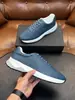 Sapatos masculinos de luxo estilo executivo em couro texturizado, sapatos da moda KT com sola grossa e amortecimento, item popular para fornecimento transfronteiriço