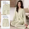 Nueva colección de primavera y otoño: Pijama de algodón puro, transpirable y amigable con la piel para mujer, con mangas largas, diseño de frente abierto, copas incorporadas en el pecho para evitar abultamientos y un conjunto casual para estar en casa.