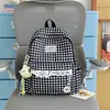 Mochila Fresca Estilo Coreano com Estampa Xadrez e Bolinhas com Acabamento em Renda, Pequena Mochila Escolar para Meninas, Adequada para Alunos do Ensino Fundamental II e Médio, Bolsa para Mulheres que se Deslocam