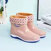 Botas de chuva grossas femininas para adultos até o meio da panturrilha, botas de água femininas da moda de verão com pelúcia até a panturrilha, botas de chuva femininas antiderrapantes, sapatos femininos impermeáveis