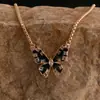Colar Longo com Pingente de Borboleta em Esmalte Preto Colar Ilha Conjunto de Brincos e Anel de Vidro Palaciano Retro de Luxo Leve