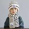 Conjunto de tres piezas de gorro, bufanda y guantes para niños de otoño e invierno, cálido forro polar de invierno para niños y niñas, gorro de lana de oso