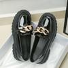 Novos Sapatos de Couro para Meninas 2023 Bico Redondo Solado Macio Salto Baixo Solado Grosso Sapatos de Princesa Sapatos de Couro Patenteado para Meninas Pequenas e Estudantes