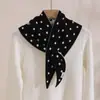 Directo del fabricante, chal triangular de punto de mezcla de lana, bufanda cruzada de lunares clásica, bufanda de cuello versátil para otoño e invierno para mujer