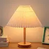Luminária de Mesa para Quarto Estilo Ins Nórdico Luz Vermelha da Rede Menina Luz Noturna Quente Luminária de Mesa de Cerâmica Plissada de Alta Qualidade
