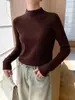 Suéter de mujer con patrón de espina de pescado y cuello semialto con exquisita textura jacquard, un top de punto versátil y elegante para el trabajo o para uso casual