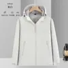 Cortavientos de una sola capa para exteriores, estilo fino con estampado de logotipo, chaqueta de trabajo impermeable, cortavientos y transpirable con capucha