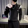 Otoño 2026 Nuevo Suéter para Hombre Estampado Bloques de Color Cuello Redondo Camiseta Básica Moda Tendencia Manga Larga Sudadera Casual