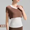 Camiseta de Yoga de Dos Piezas Falsas de Verano 2026 para Mujer, Estilo Delgado con Cuello en V de Color Contrastante, Top de Yoga, Ropa Exterior Ajustada, Manga Corta para Fitness