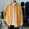 Camisa de manga comprida 2026, nova camisa outono masculina da moda estilo coreano, peça externa fina de cor sólida com corte solto