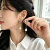 Pendientes modernos y sofisticados para el día a día, con borlas de mariposa y cuentas, un diseño minimalista y moderno con un toque de lujo y atractivo de alta gama.
