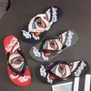 Novas chinelas masculinas para uso externo, chinelos casuais simples para homens, sandálias de praia antiderrapantes para o verão de 2026