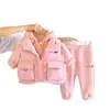Conjunto de Ropa Gruesa de Invierno para Niños y Niñas 2027 Nuevo Modelo Chaqueta de Algodón Gruesa de Invierno para Niños y Niñas y Chaleco Conjunto de Tres Piezas Ropa de Bebé