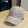 Gorra de Béisbol a Cuadros Pequeños Frescos Estilo Japonés Primavera/Verano para Mujer Hace que la Cara se Vea Más Pequeña Bordado de Letras 2026 Versátil Casual Gorra de Pato de Moda