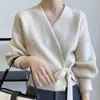 Cardigan Tricô Loose com Decote V Renda Cadarço Estilo Retrô Francês Jaqueta Suéter Design Feminino e Versátil