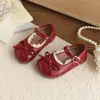 Zapatos de piel para niños 2026 primavera y otoño nuevos estilo coreano versátiles zapatos de princesa con lazo para niñas con suelas suaves y ribete de encaje