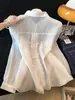 Projetada com um Patch de Borboleta nas Costas, Camisa de Proteção Solar Azul de Manga Longa para Mulheres, Jaqueta Top Fina Solta de Verão
