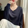 Camiseta básica de punto fina de manga larga con cuello en V para primavera y otoño, color gris, talla grande holgada, top adelgazante