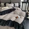 Juego de colcha de cuatro piezas de estilo francés, romántico y de alta gama, con encaje grande, gasa de doble capa y diseño jacquard en relieve, que incluye una cubierta de cama de tres piezas estilo princesa