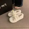 Sapatos peludos de pelúcia slip-on para mulheres, adequados para outono e inverno, com fleece adicional, novo modelo 2025, mocassins de maternidade, sapatos de algodão