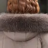 Llegada de Invierno Nueva Ropa para Madres Chaqueta de Algodón con Relleno de Plumón con Capucha y Cuello de Piel Estilo Coreano para Mujer Holgada Talla Pequeña Engrosada Cálida Ropa de Algodón