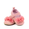 Novos sapatinhos de bebê com sola de borracha, respiráveis e confortáveis, sapatos antiderrapantes para andar em ambientes internos, sapatinhos fofos para bebês