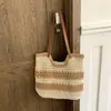Bolsa de Tecido Estilo Resort para Mulheres 2026 Nova Bolsa Tote de Verão Grande Capacidade Casual Cor Contrastante Bolsa de Ombro/Axila