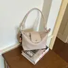 A bolsa de bolinho trançada popular deste ano para mulheres 2026 nova bolsa de ombro simples estilosa bolsa transversal de nicho coreana
