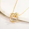 Colar de diamante anel de Mobius atacado para mulheres, estilo ins geométrico luxo leve nicho design versátil corrente para clavícula moderno