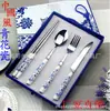 Conjunto de louça de porcelana azul e branca estilo nacional conjunto de talheres de aço inoxidável conjunto de 4 peças conjunto de colher e hashi para quatro pessoas