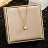 Colar de Pérolas de Amendoim Francês Aço Titânio Feminino Pendente de Ouro 18k Pérola de Ervilha Moda Nicho Simples Corrente Clavicular