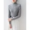Impresionante atuendo de principios de otoño 2025 nuevo suéter de punto pullover negro ajustado para mujer camisa base de otoño e invierno