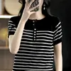 26 Moda Feminina Nova Estilo Primavera e Verão Simples Listrado Botões Gola Redonda Solto Casual Algodão Pulôver Tricô Manga Curta