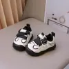 Zapatos de caminar suaves para bebé niño con cinta mágica, nuevos modelos de primavera y otoño, zapatos casuales ligeros antideslizantes para bebés niñas, zapatos individuales para bebés