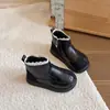 Botas Infantis de Inverno com Forro de Lã Quente Botas Curtas para Meninas 2025 Botas de Couro Costuradas Retrô Botas Grossas para Crianças Pequenas e Médias
