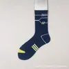 Calcetines de algodón para hombre hasta la pantorrilla, resistentes al olor, nuevo estilo primavera/otoño, adecuados para estudiantes, deportes, adolescentes, calcetines de baloncesto largos de moda para verano