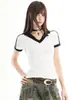 Camiseta de Manga Corta con Cuello en V Estilo Americano Yechuan #2026 para Mujer, Estilo Chica Picante, Corte Ajustado, Diseño que Ceñe la Cintura, Top Deportivo.