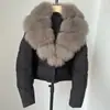26 Nuevas Chaquetas de Plumas Cortas de Moda para Mujer Estilo Invierno para Figuras Pequeñas con Elegante Cuello Oversize de Piel de Zorro Real